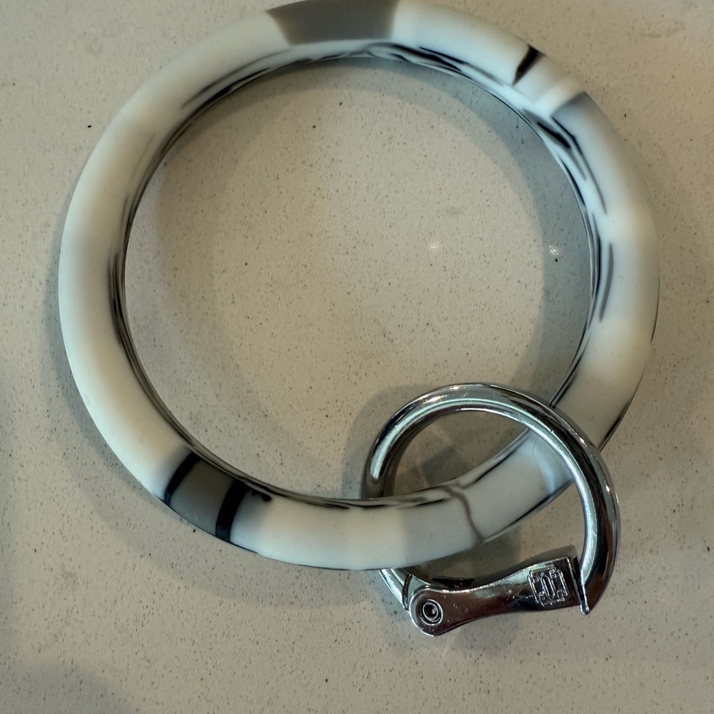 Black and White Silicone Key Holder